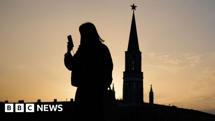 استاذ روسينبيرج: تشديد قبضة الكرملين على الانترنت يعمق الازعاج العام.