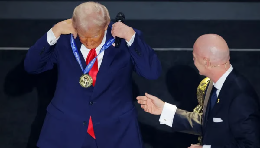 الأجدر بلا منازع.. البيت الأبيض يدافع عن جائزة ترامب للسلام من الفيفا.