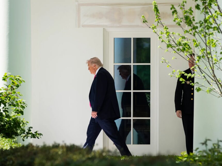 الجمهوريون يخططون للتجديد النصفي بعيدا عن ترمب بعد تراجع الأسهم الإيرانية.