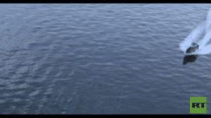 الحرس الثوري يسيطر على سفينة في هرمز.. فيديو عاجل (un-news.org)