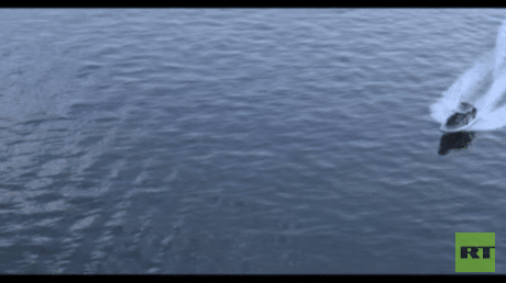 الحرس الثوري يسيطر على سفينة في هرمز.. فيديو عاجل (un-news.org)