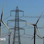 الحكومة تقترح تغييرات في أسعار الكهرباء لتحفيز الطاقة النظيفة.