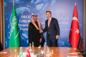«الخريف» ووزير الطاقة التركي يناقشان تعزيز التعاون في قطاع التعدين بين البلدين.