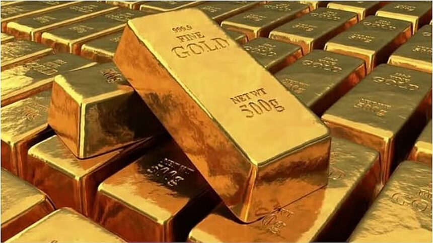 الذهب ينزل متأثراً بزيادة الدولار ومخاوف التضخم المتفاقمة