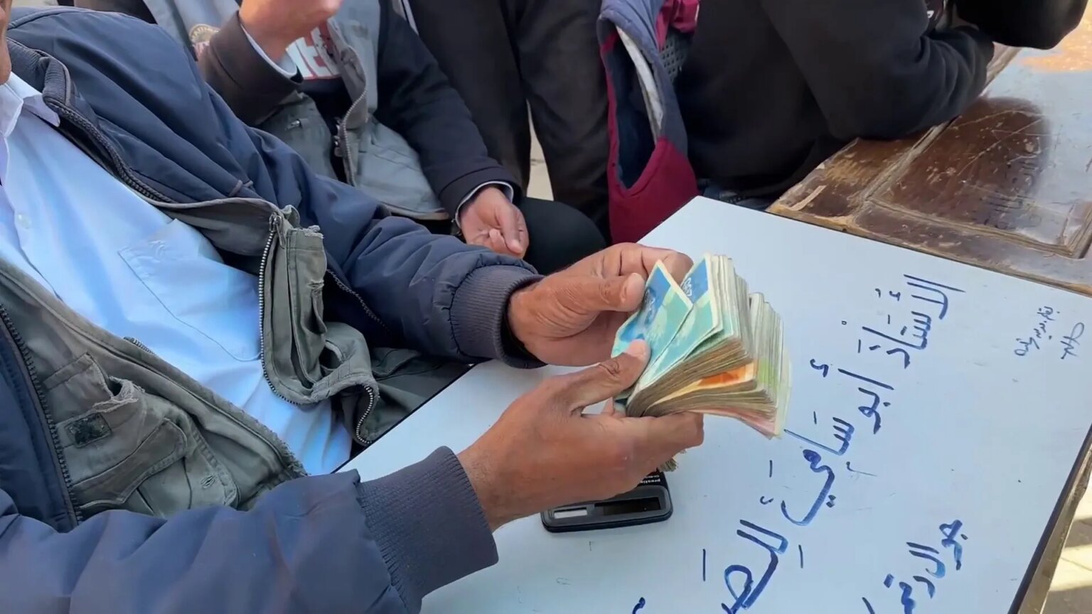 النقود المهترئة بلا قيمة.. عبئًا على الغزيين وليست حلاً | أخبار UN-News