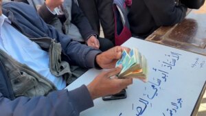 النقود المهترئة بلا قيمة.. عبئًا على الغزيين وليست حلاً | أخبار UN-News