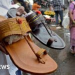 برادا تطلق حذاءً صُنِع في الهند بعد جدل استغلال الثقافة الأصلية.