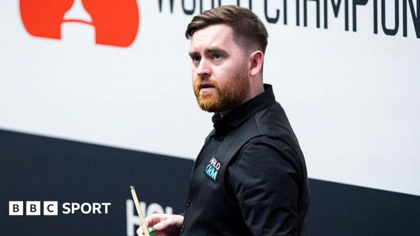 بطولة السنوكر العالمية: جاك جونز "كان يصارع للتنفس" أثناء خسارته أمام مارك سيلبي.