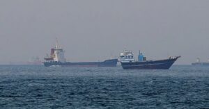 بيانات ملاحية: 187 سفينة عبرت هرمز منذ بداية أبريل، حركة مستمرة.