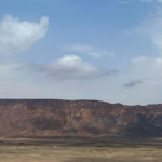 جبل طمية وجهة سياحية تنعش تضاريس القصيم بنمطها السياحي الفريد