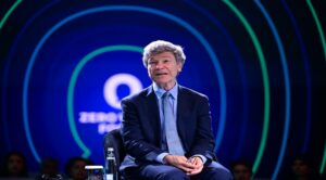 جيفري ساكس: أزمة اقتصادية خطيرة تحدق بحرب عالمية.. لا لإرهاب إيران.