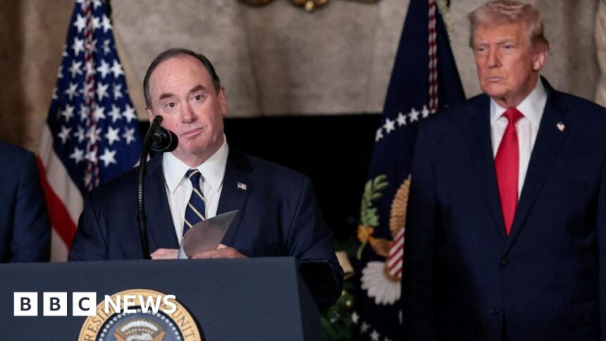 رئيس البحرية الأمريكية يغادر منصبه فورًا وفقًا للبيت الابيض