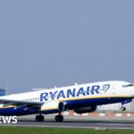 رحلة جوية تتجاهل ركابها بسبب تأخر وصولهم عند الحدود