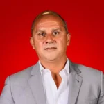 رسالة غامزة من مدير الأهلي السابق: "لم يُرِد أحدًا أكبر بجواره" (صورة)