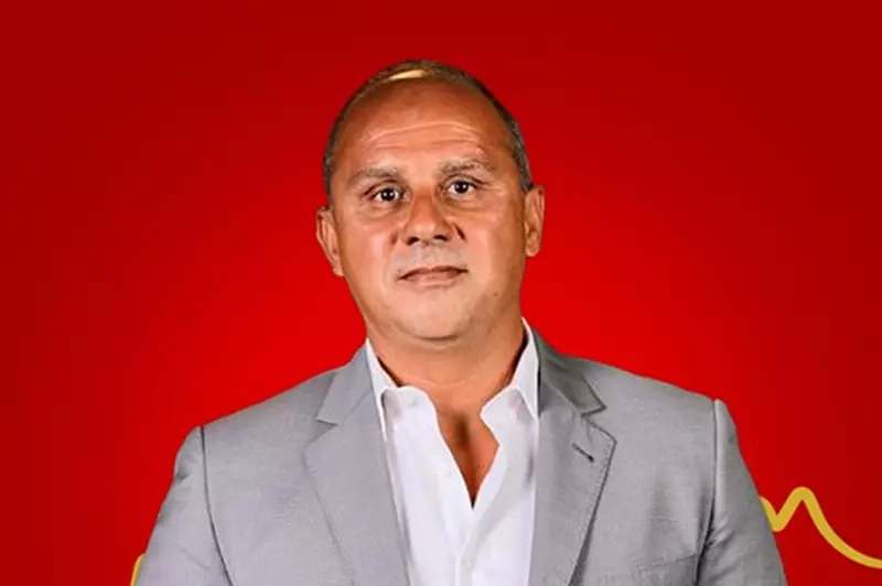 رسالة غامزة من مدير الأهلي السابق: "لم يُرِد أحدًا أكبر بجواره" (صورة)