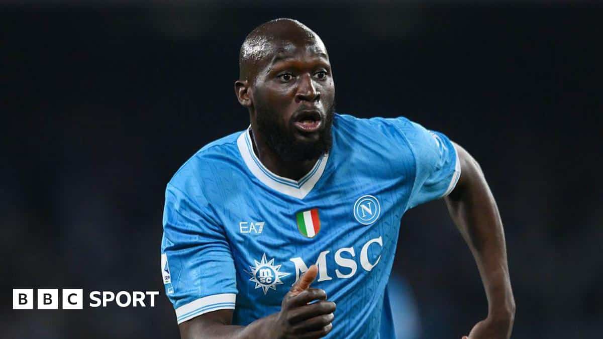 روماelu لوكاكو يصحح العلاقة مع نابولي بعد غيابه عن التدريب.