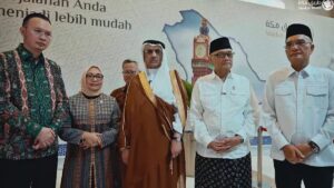 سفير السعودية بإندونيسيا يتفقد مبادرة طريق مكة بمطار جاكرتا الدولي