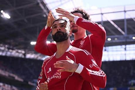 صلاح يشعل مشاعر ليفربول.. وداعه يأخذ الأضواء في عيدهم الماسي.