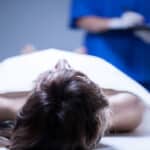 عاجل: هاتف فنان أمريكي يكشف أسرار صادمة حول اتهامات اعتداء وقتل قاصر.