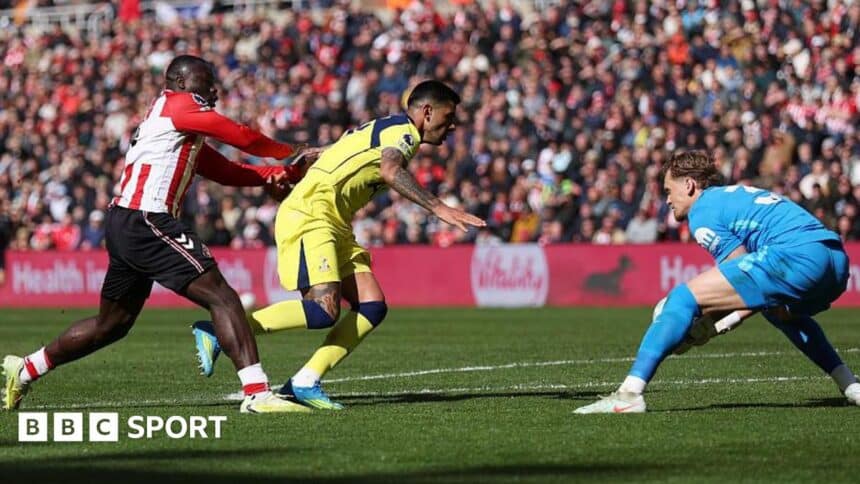 كلمات مفتاحية كينييا: لاعب بريان بروبي كان يجب طرده في مباراة سندرلاند وتوتنهام.