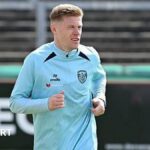 لاعب ديري سيتي جيمس مكنيل يبحث عن جراحة للورك للإنقاذ من المشكلات الإكلينيكية.