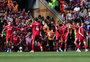 ليفربول يفوز على كريستال بالاس ويخسر صلاح في مباراة متوترة.