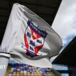 نادي روذرهام يتعادل مع يورك بنتيجة 1-1، بعد ظهور فيديو يظهر خشونة محتملة للاعب تجاه مشجع.