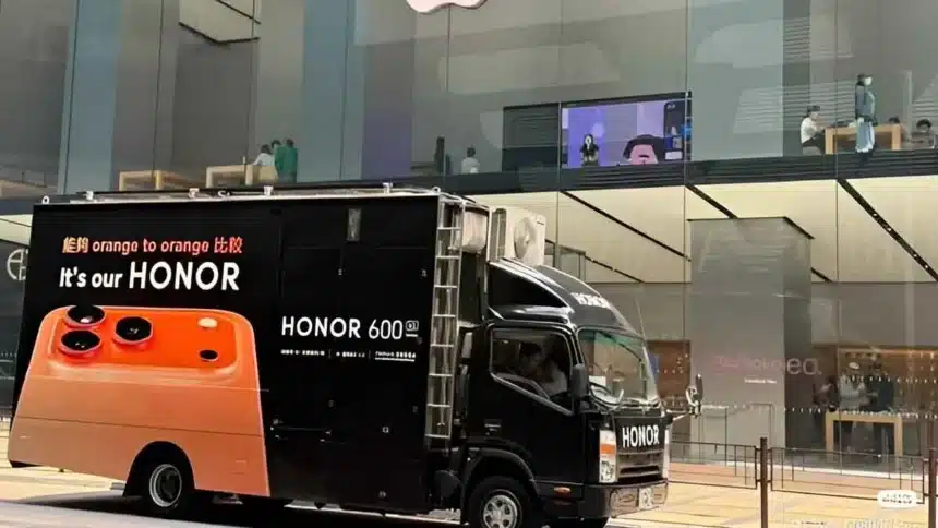 ها نعم، هنا هو العنوان المعدل:"هونر تستطلع سوق الهواتف وتضع هاتفها الجديد مقابل آيفون 17 برو."