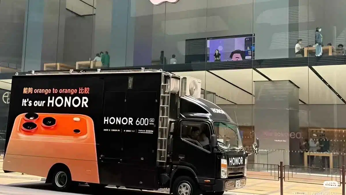 ها نعم، هنا هو العنوان المعدل:"هونر تستطلع سوق الهواتف وتضع هاتفها الجديد مقابل آيفون 17 برو."