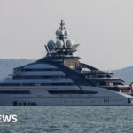 يبحر يخت روسي فاخر عبر مضيق هرمز رغم الحصار