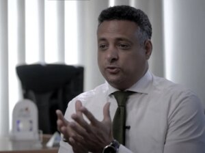 اغتيال مسؤول حكومي في عدن بعد اختطاف.. تسجيل الكاميرات للعملية | أخبار