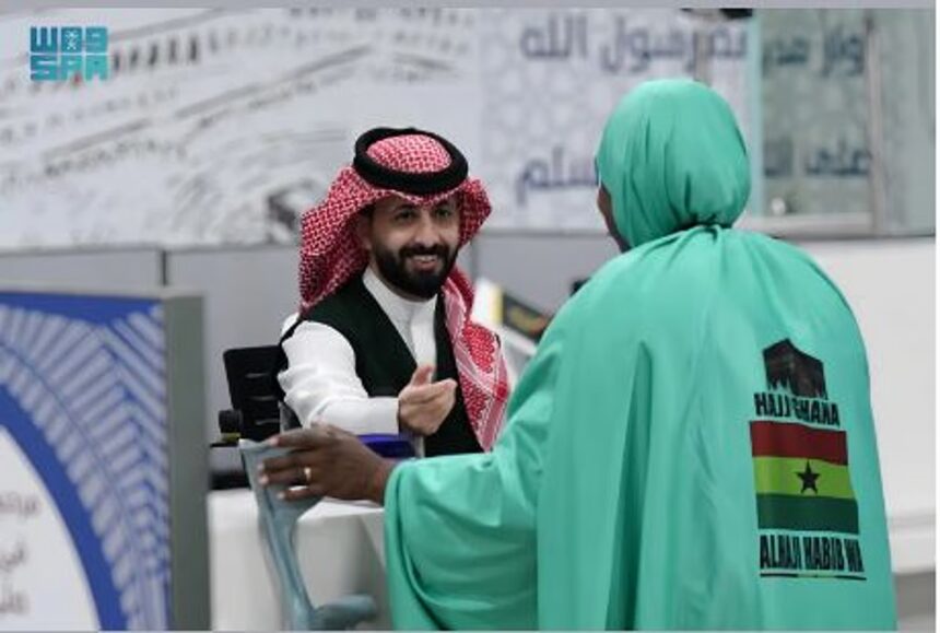 جوازات مطار الأمير محمد بن عبدالعزيز تستقبل رحلات ضيوف الرحمن من غانا.