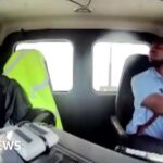 طائرة يونايتد إيرلاينز تحطّم سيارة أثناء هبوطها في محطّة طارئة.