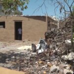 فلسطيني يعيد بناء منزله بالطين في غزة: لقصة 'حجر بحجر' من أخبار un-news.org